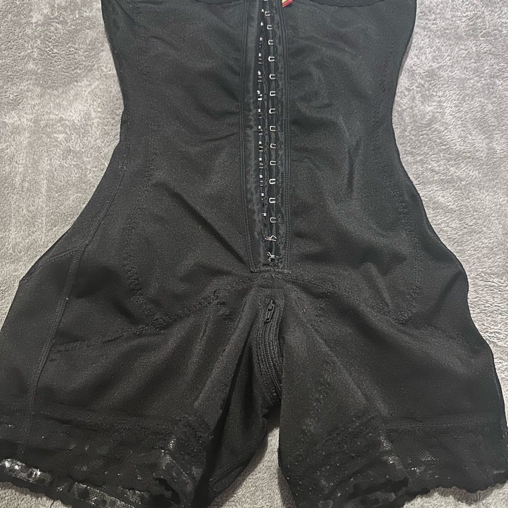 High-Waist Black Shapewear Bodysuit with Hook-and-Eye Front